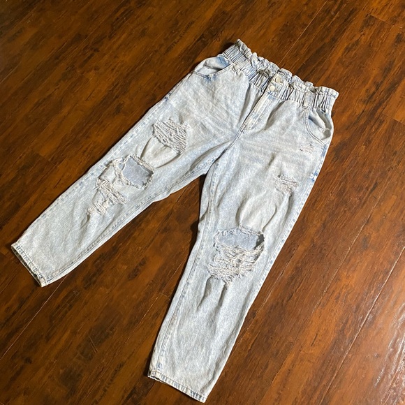 SO Acid Wash High Rise Mom Jean Size 15/32w - Picture 3 of 11